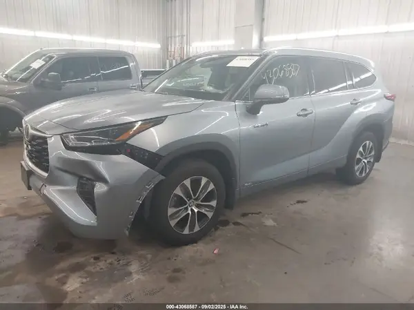 5TDGBRCH2MS027508 2021 TOYOTA HIGHLANDER - Image 2