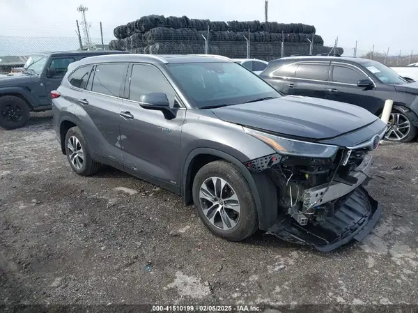5TDGBRCH2MS038945 2021 TOYOTA HIGHLANDER - Image 1