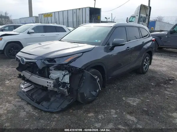 5TDGBRCH2MS038945 2021 TOYOTA HIGHLANDER - Image 2
