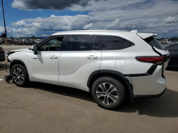 5TDGBRCH2MS517205 2021 TOYOTA HIGHLANDER - Image 2