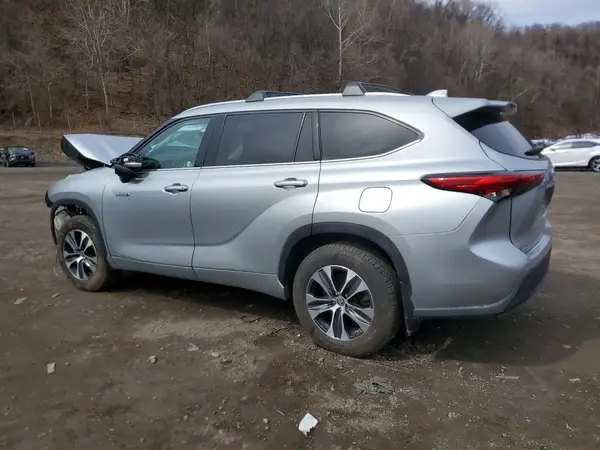 5TDGBRCH2MS518435 2021 TOYOTA HIGHLANDER - Image 2