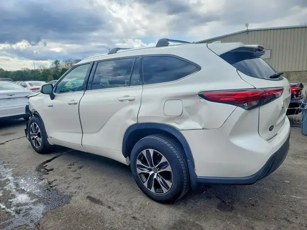 5TDGBRCH2MS524512 2021 TOYOTA HIGHLANDER - Image 2