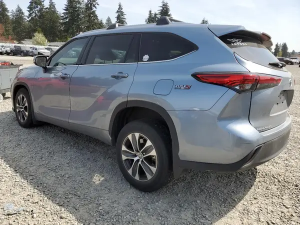 5TDGBRCH2NS093333 2022 TOYOTA HIGHLANDER - Image 2