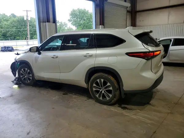 5TDGBRCH2NS543577 2022 TOYOTA HIGHLANDER - Image 2