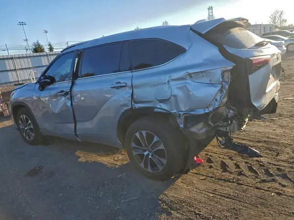 5TDGBRCH2NS551579 2022 TOYOTA HIGHLANDER - Image 2