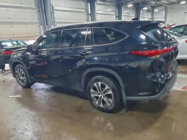 5TDGBRCH2NS556295 2022 TOYOTA HIGHLANDER - Image 2