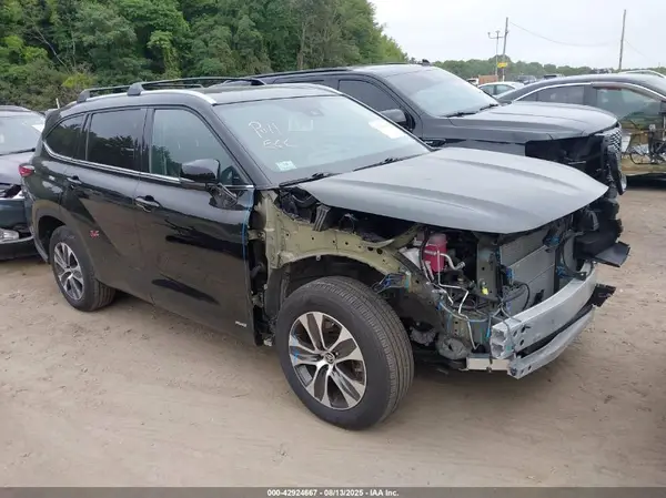 5TDGBRCH2NS559911 2022 TOYOTA HIGHLANDER - Image 1