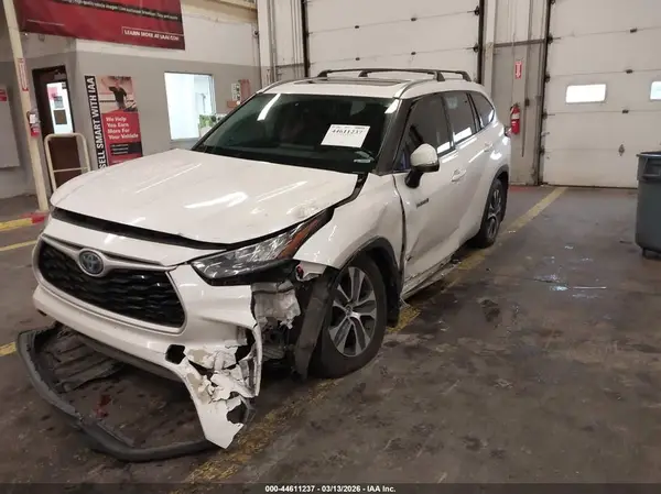 5TDGBRCH3LS509905 2020 TOYOTA HIGHLANDER - Image 2