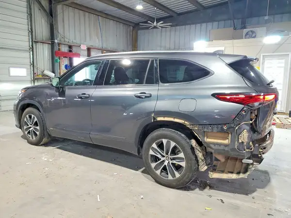 5TDGBRCH3LS511492 2020 TOYOTA HIGHLANDER - Image 2