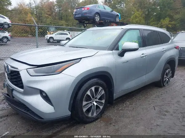 5TDGBRCH3MS038632 2021 TOYOTA HIGHLANDER - Image 2