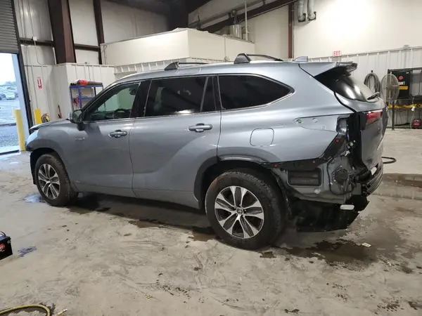 5TDGBRCH3MS041840 2021 TOYOTA HIGHLANDER - Image 2
