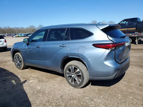 5TDGBRCH3MS066432 2021 TOYOTA HIGHLANDER - Image 2