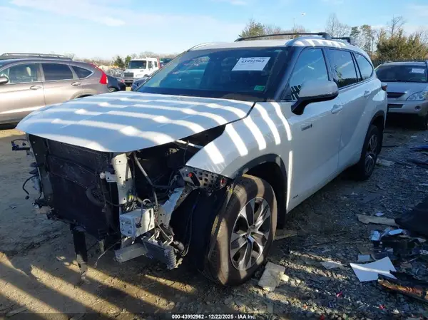 5TDGBRCH3MS522963 2021 TOYOTA HIGHLANDER - Image 2