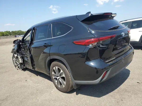 5TDGBRCH3MS528097 2021 TOYOTA HIGHLANDER - Image 2