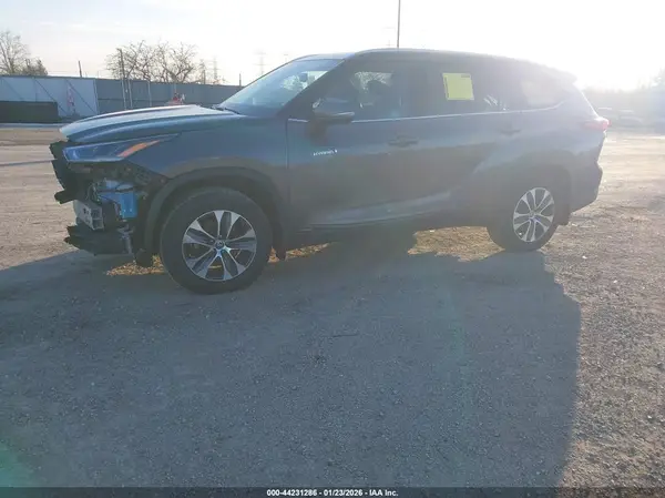 5TDGBRCH3MS536071 2021 TOYOTA HIGHLANDER - Image 2