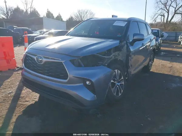5TDGBRCH3NS078663 2022 TOYOTA HIGHLANDER - Image 2