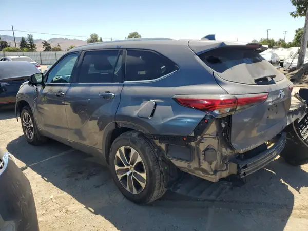 5TDGBRCH3NS538985 2022 TOYOTA HIGHLANDER - Image 2