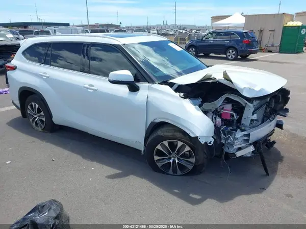 5TDGBRCH3NS545533 2022 TOYOTA HIGHLANDER - Image 1