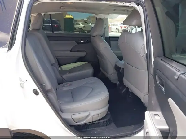 5TDGBRCH3NS545533 2022 TOYOTA HIGHLANDER - Image 8
