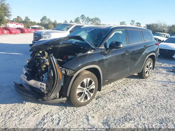 5TDGBRCH3NS548853 2022 TOYOTA HIGHLANDER - Image 2
