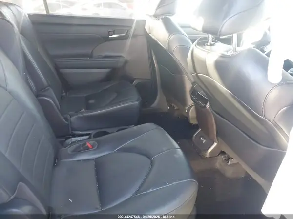 5TDGBRCH3NS548853 2022 TOYOTA HIGHLANDER - Image 8