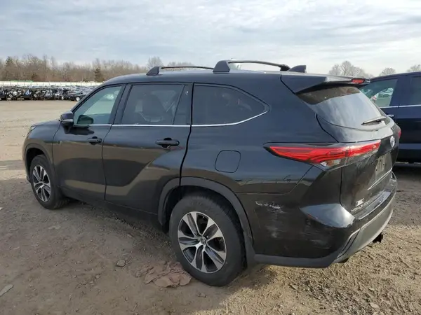 5TDGBRCH3NS555365 2022 TOYOTA HIGHLANDER - Image 2