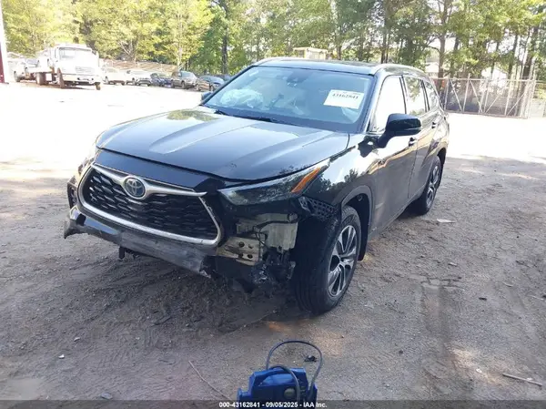 5TDGBRCH3NS561716 2022 TOYOTA HIGHLANDER - Image 2