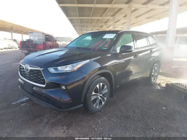 5TDGBRCH4LS502381 2020 TOYOTA HIGHLANDER - Image 2