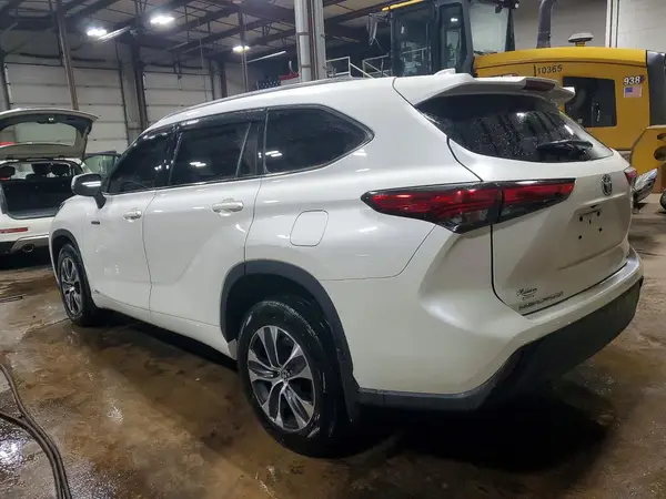 5TDGBRCH4LS509301 2020 TOYOTA HIGHLANDER - Image 2