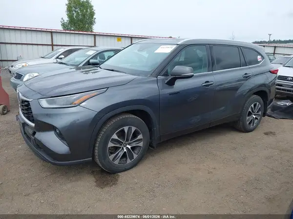 5TDGBRCH4MS054645 2021 TOYOTA HIGHLANDER - Image 2