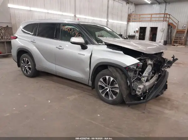 5TDGBRCH4MS060638 2021 TOYOTA HIGHLANDER - Image 1