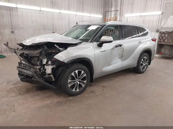 5TDGBRCH4MS060638 2021 TOYOTA HIGHLANDER - Image 2