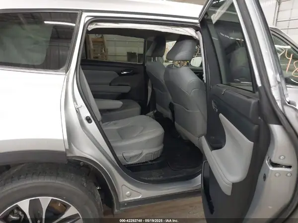 5TDGBRCH4MS060638 2021 TOYOTA HIGHLANDER - Image 8