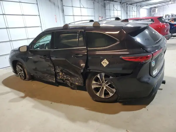 5TDGBRCH4MS067363 2021 TOYOTA HIGHLANDER - Image 2