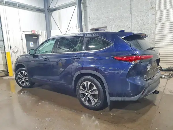 5TDGBRCH4MS517349 2021 TOYOTA HIGHLANDER - Image 2
