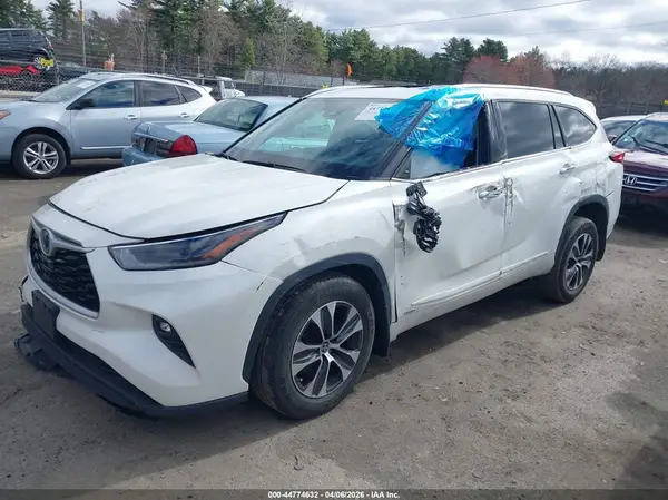 5TDGBRCH4MS524396 2021 TOYOTA HIGHLANDER - Image 2