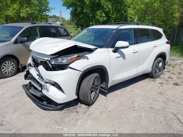 5TDGBRCH4MS525063 2021 TOYOTA HIGHLANDER - Image 2