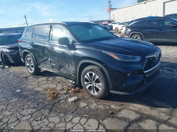 5TDGBRCH4MS526083 2021 TOYOTA HIGHLANDER - Image 1