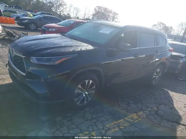 5TDGBRCH4MS526083 2021 TOYOTA HIGHLANDER - Image 2