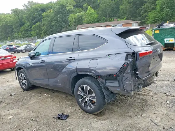 5TDGBRCH4MS530165 2021 TOYOTA HIGHLANDER - Image 2
