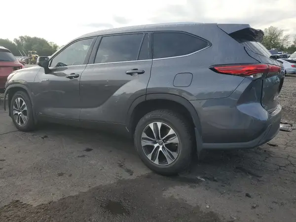 5TDGBRCH4MS533244 2021 TOYOTA HIGHLANDER - Image 2