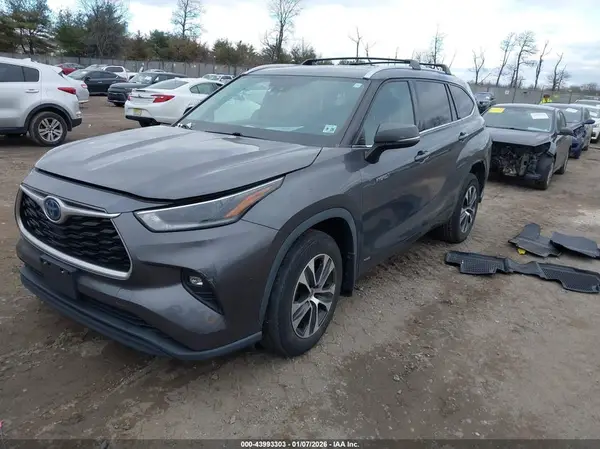 5TDGBRCH4MS535480 2021 TOYOTA HIGHLANDER - Image 2