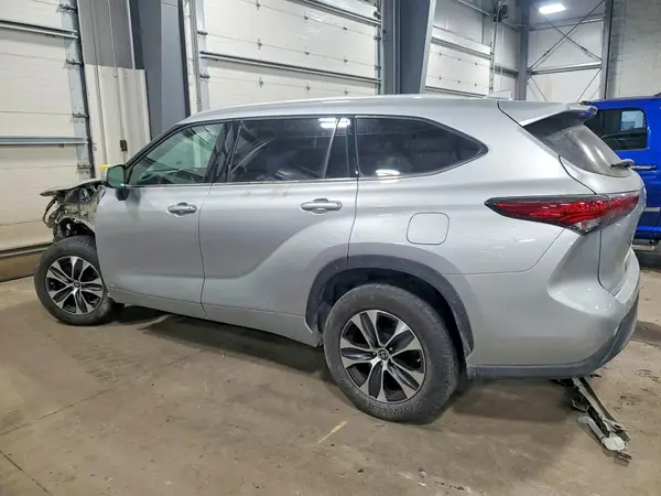 5TDGBRCH4NS541636 2022 TOYOTA HIGHLANDER - Image 2