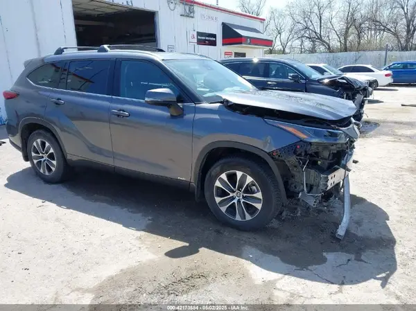 5TDGBRCH4NS545203 2022 TOYOTA HIGHLANDER - Image 1