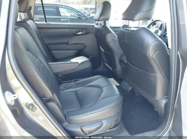 5TDGBRCH4NS545203 2022 TOYOTA HIGHLANDER - Image 8