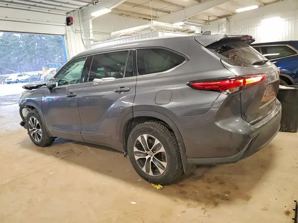 5TDGBRCH4NS545556 2022 TOYOTA HIGHLANDER - Image 2