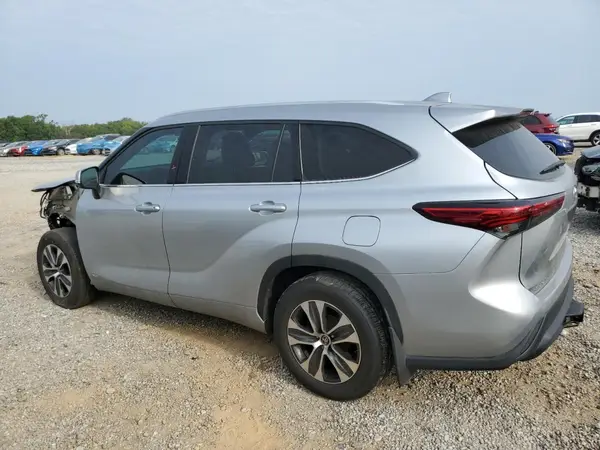 5TDGBRCH4NS546481 2022 TOYOTA HIGHLANDER - Image 2