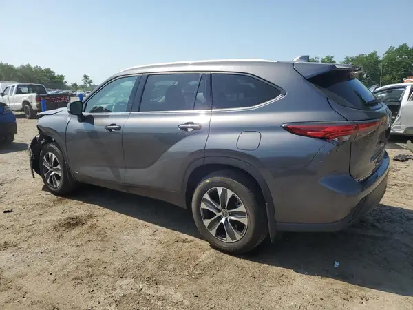 5TDGBRCH4NS547419 2022 TOYOTA HIGHLANDER - Image 2
