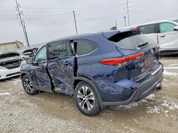 5TDGBRCH4NS549283 2022 TOYOTA HIGHLANDER - Image 2