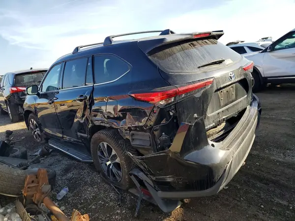 5TDGBRCH4NS549929 2022 TOYOTA HIGHLANDER - Image 2